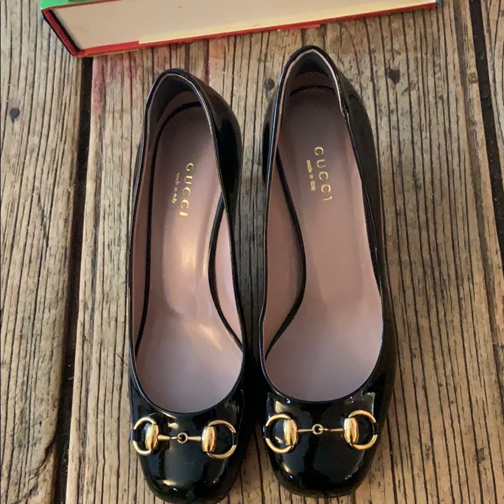 Brand new Gucci patent leather pumps